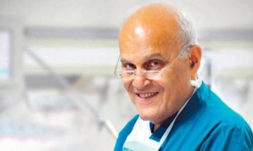 لفتة إنسانية.. مجدي يعقوب يحقق أمنية الطبيب الذي فقد بصره أثناء علاج مصابي كورونا لفتة إنسانية.. مجدي يعقوب يحقق أمنية الطبيب الذي فقد بصره أثناء علاج مصابي كورونا