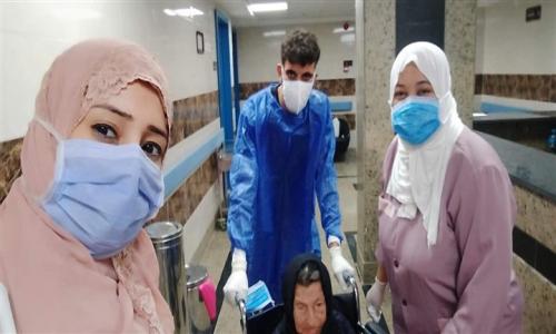 90 سنة| أكبر متعافية من كورونا بعزل قها: ربنا كتب لي عمر جديد والدكاترة مبيناموش 90 سنة| أكبر متعافية من كورونا بعزل قها: ربنا كتب لي عمر جديد والدكاترة مبيناموش