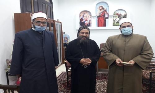 بالصور.. أسقف السويس يشترى 5 صكوك أضحية من الأوقاف بالصور.. أسقف السويس يشترى 5 صكوك أضحية من الأوقاف