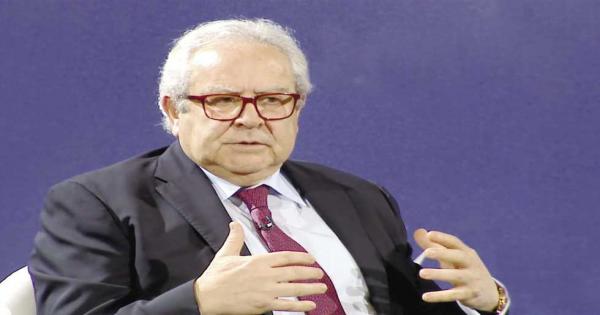 المستشار الأسبق بـ المستشار الأسبق بـ