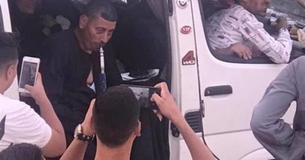 شيشة في الصحراء وسلفي.. توقف الحركة المرورية على الطريق الصحراوي الشرقي بالمنيا..صور