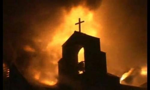 هيومن رايتس ووتش: الإخوان متورطون في حرق كنائس في مصر بعد 30 يونيو