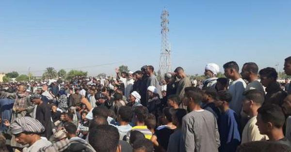 صور.. أطلق الكفيل عليهما الرصاص ..آلاف من أهالي قنا يشيعون جثماني شهيدي الغربة صور.. أطلق الكفيل عليهما الرصاص ..آلاف من أهالي قنا يشيعون جثماني شهيدي الغربة