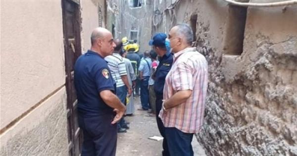 انهيار عقار في أسيوط.. إنقاذ 3 مواطنين و2 تحت الأنقاض .. صور انهيار عقار في أسيوط.. إنقاذ 3 مواطنين و2 تحت الأنقاض .. صور