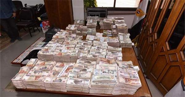 جنايات دمنهور تحكم بالسجن المؤبد وغرامة مالية وعزل من الوظيفة على مدير مكتب محافظ البحيرة المرتشي