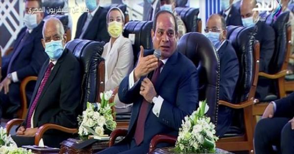 بعد كلمة وزير البترول.. السيسي ضاحكا: انت حاجة صعبة جدا.. فيديو