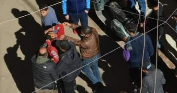 القبض على لص أثناء محاولته سرقة متعلقات ضحايا المنزل المنهار بالمحلة