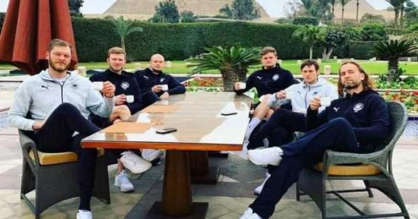 شاهد .. منتخب ألمانيا لكرة اليد فى حضن الأهرامات