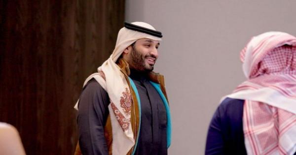 جاكيت ولي العهد السعودي محمد بن سلمان يغزو مواقع التواصل بسعر تجاوز 100 ألف جنيه (صور)