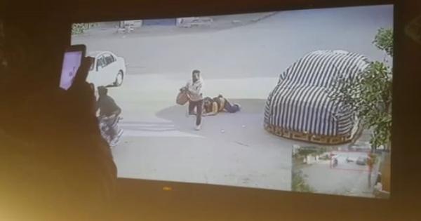 بالصور| على طريقة فتاة المعادي.. سحل محامية لسرقتها بالمعصرة بالصور| على طريقة فتاة المعادي.. سحل محامية لسرقتها بالمعصرة