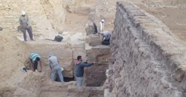 كشف أثرى جديد بسقارة يشمل العثور على آبار دفن ومومياوات فرعونية.. صور كشف أثرى جديد بسقارة يشمل العثور على آبار دفن ومومياوات فرعونية.. صور