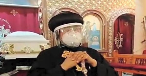 صور | الأنبا مرقس يترأس جناز القمص شنوده لبيب المتنيح متأثراً بكورونا