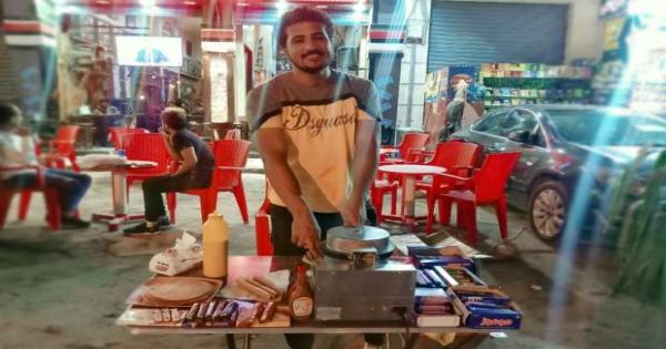 طالب هندسة صباحا وصانع فريسكا ليلا: "عرفت قيمة الجنيه" - فيديو وصور