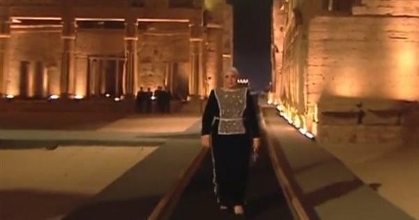 وصول قرينة الرئيس السيسي إلى حفل افتتاح طريق الكباش بالأقصر