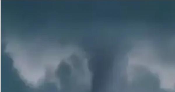 ظاهرة الودق تظهر بالإسكندرية وتثير رعب الكثيرين .. فيديو