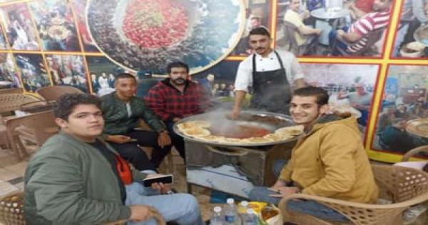 مطعم بالجيزة يقدم "الكبدة الجملي" بطريقة مختلفة: "هتأكل من الطاسة مباشر" - صور