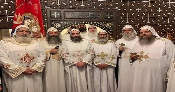 بيد 5 أساقفة ... ترقية مرشحي الأسقفية لرتبة القمصية بدير المحرق .. صور