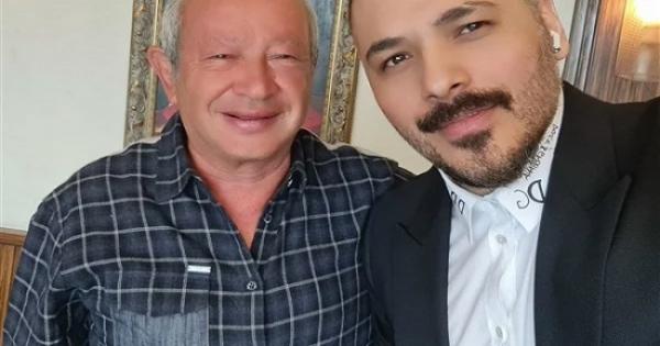 مصر نورت بيك.. رامي عياش يتغزل في نجيب ساويرس