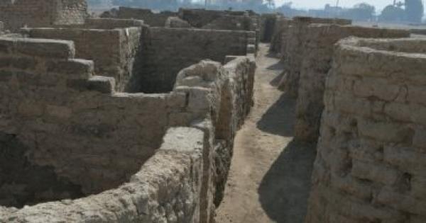كبير الأثريين: المدينة المكتشفة بالأقصر "كمبوند سكنى" بمساحة 20 كيلو مترا