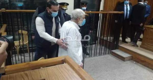 المؤبد للقيادى الإخوانى محمود عزت فى أحداث مكتب الإرشاد