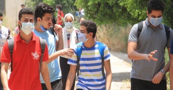 طلاب الثانوية العامة يطالبون ببوكليت منزلي للمواد غير مضافة للمجموع.. وشوقي يرد