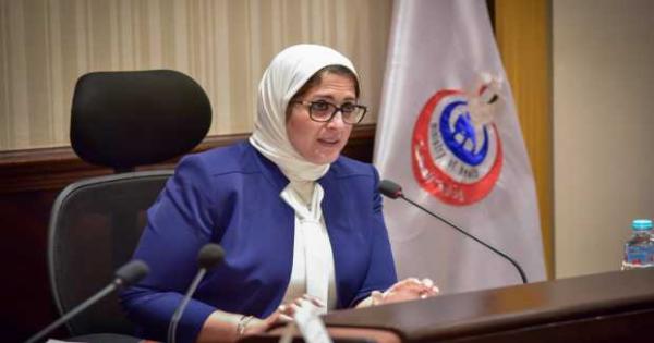 وزيرة الصحة تكافئ فرق المسعفين لسرعة تعاملهم مع حادث قطارى سوهاج