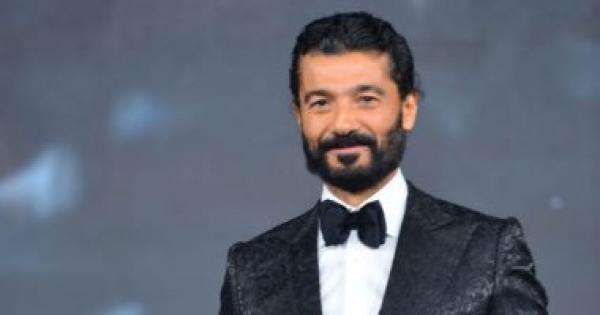 زوجة خالد النبوي تؤكد تحسن حالته الصحية ونقله لغرفة عادية بالمستشفى