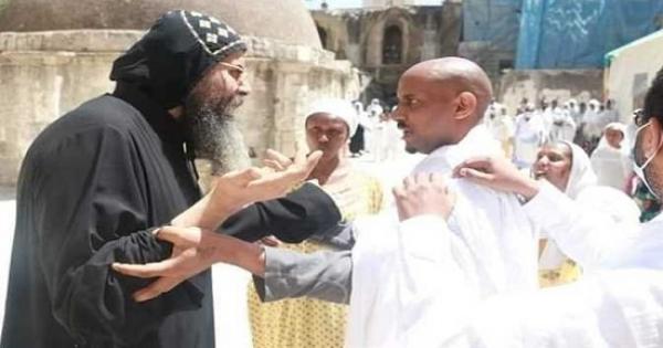 الدرس الذى قدمه رهبان دير السلطان .. بقلم عبد المنعم بدوي