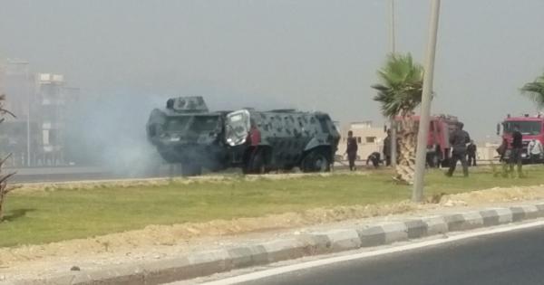 عاجل انفجار مدرعة للشرطة بمدخل مدينة المنيا الجديده امام مبني ادارة مرور المنيا