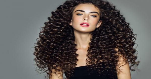 تجنبا لسخرية البعض.. الطريقة الصحيحة لتصفيف الشعر الكيرلي
