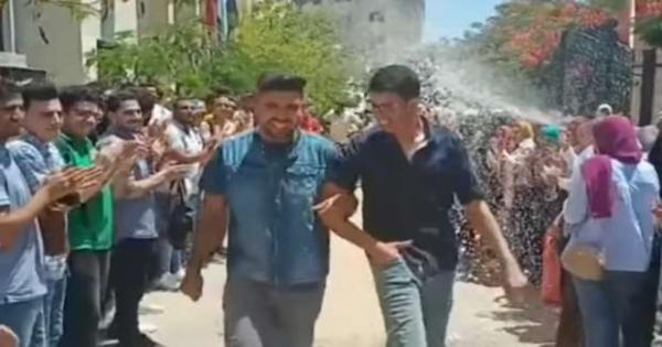 طالب الممر الشرفي بالمنصورة: أعاني صعوبة الحركة والنطق بسبب دواء