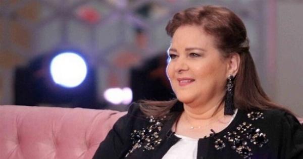 مصادر تكشف كيف سيؤثر استمرار بقاء الفنانة دلال عبد العزيز في المستشفى على صحتها