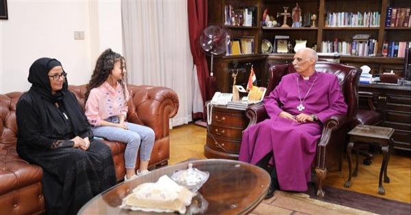 رئيس «الأسقفية» يكرم الثانية على الجمهورية بالدبلومات الفنية .. صور