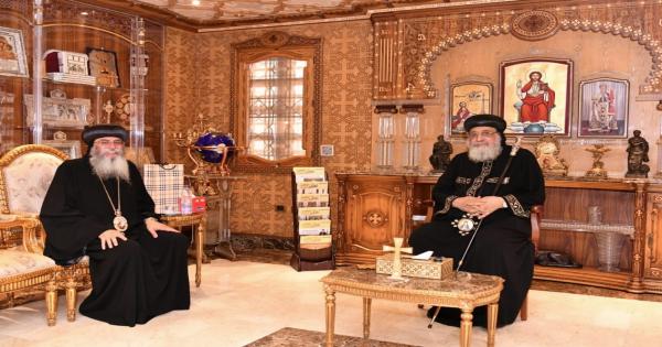 البابا تواضروس يستقبل نيافة الأنبا أنطونيوس