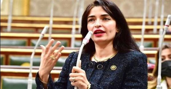 النائبة ايرين سعيد : بؤر لانتشار العدوى.. لابد من التصدى لظاهرة «التبول في الشارع»
