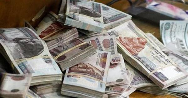 طالبة ماجستير: فلوس مزورة في فرع فودافون ببورسعيد.. وموظف الفرع يتستر على زميلته