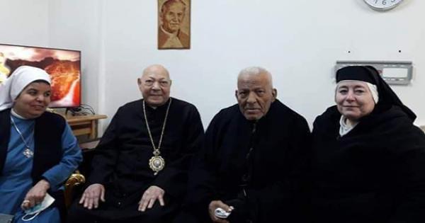 البطريرك أنطونيوس نجيب يطمئن على صحة الأنبا يوحنا قلته