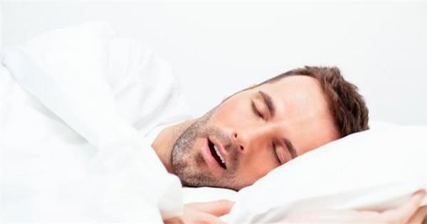مشروب غير الحليب قد يساعدك شربه قبل النوم على الاسترخاء