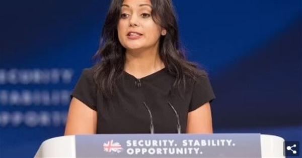 وزيرة بريطانية مسلمة تواجه ردود أفعال عنيفة بعد تصريحاتها بأن سبب إقالتها من منصبها هو "الذعر الشديد من المسلمين وعدم راحة زملائها"