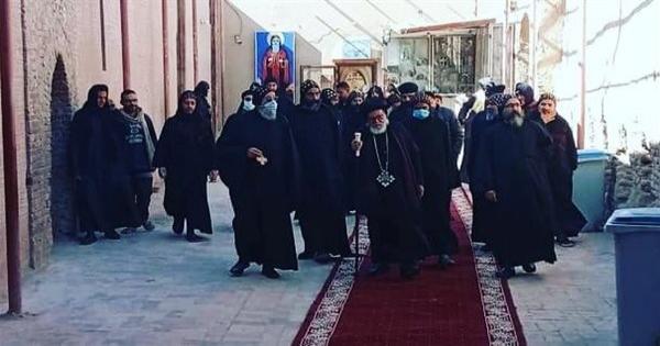 الأنبا متاؤس يصل إلى الأقصر لزيارة دير الفاخورى بجبل أصفون