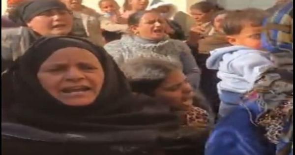فيديو.. تظاهرات لأقباط “عزبة فرج الله” بسمالوط للمطالبة ببناء كنيسة بعد إزالة القديمة