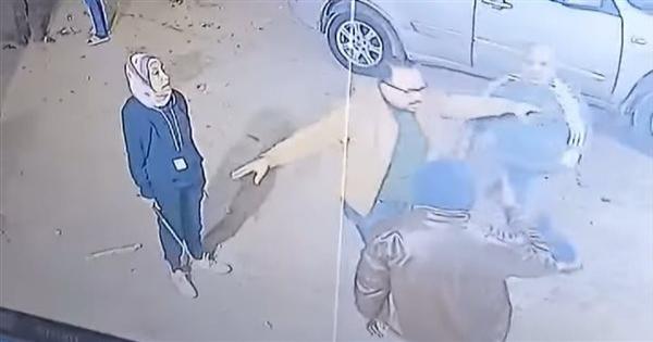 القبض علي بطلة فيديو التعدي على صاحب محل بسنجة في حلوان