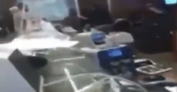 اقتحام جديد لبنك لبناني وحصول مودع على 12 ألف دولار.. شاهد