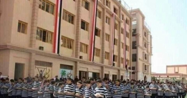 مدير مدرسة تعرض طلابها للتنمر بسبب الزي المدرسي: «مش هنغير اليونيفورم»