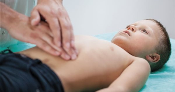 6 أعراض تؤكد التهاب الزائدة الدودية عند الأطفال