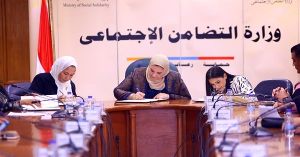 وزيرة التضامن توقع بروتوكول تعاون مع مؤسسة ساويرس لتنمية دور الأيتام