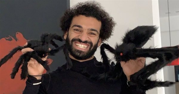 آخرها الهالوين.. صدامات محمد صلاح مع الجماهير عرض مستمر