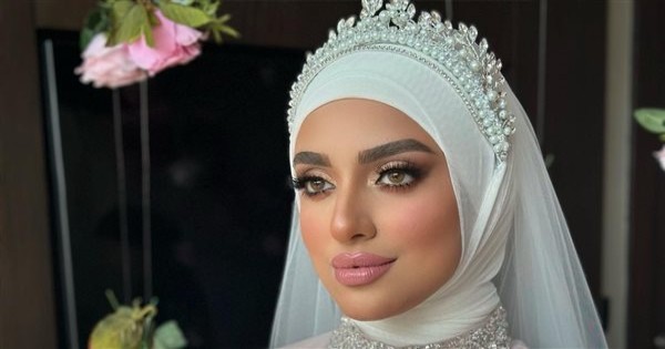 ولا بمليون جنيه .. بلوجر شهيرة تثير ضجة بفستانها في حفل زفافها |شاهد