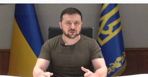 الأوكرانيون تجمدوا من البرد.. الرئيس زيلينسكي: روسيا لن توقف الضربات حتى تنفد صواريخها
