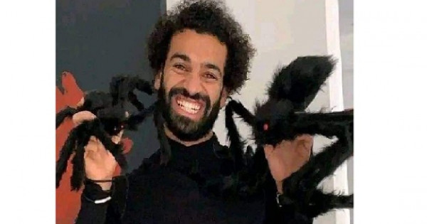محمد صلاح يثير غضب المتشددين بالاحتفال بالهالوين .. وخالد منتصر يوجه له التحية : عشت رافعاً ضغطهم مستفزاً للزوجتهم وحشريتهم الملزقة